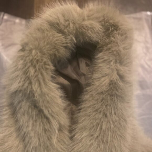 Fashion Nova Women’s Faux Fur Cropped Coat – Size Large New - Picture 8 of 12